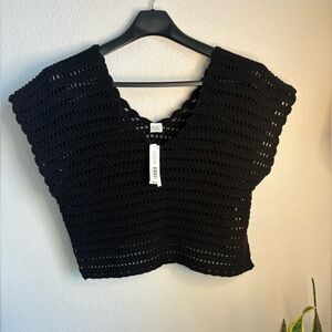 NWT- Anna & Ava cropped sweater